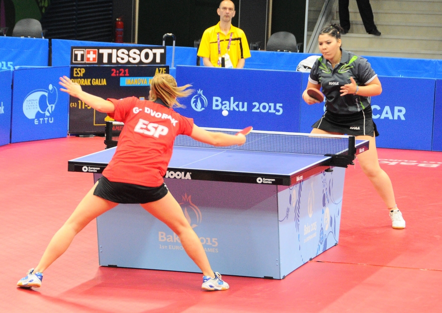 Incontro di pugilato con due atleti sul ring